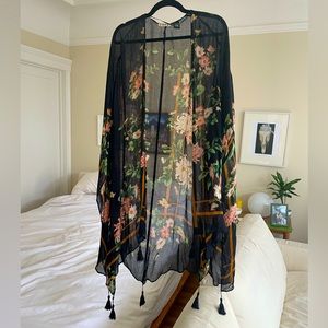 UO Cope Shanghai-La Flowers Kimono
